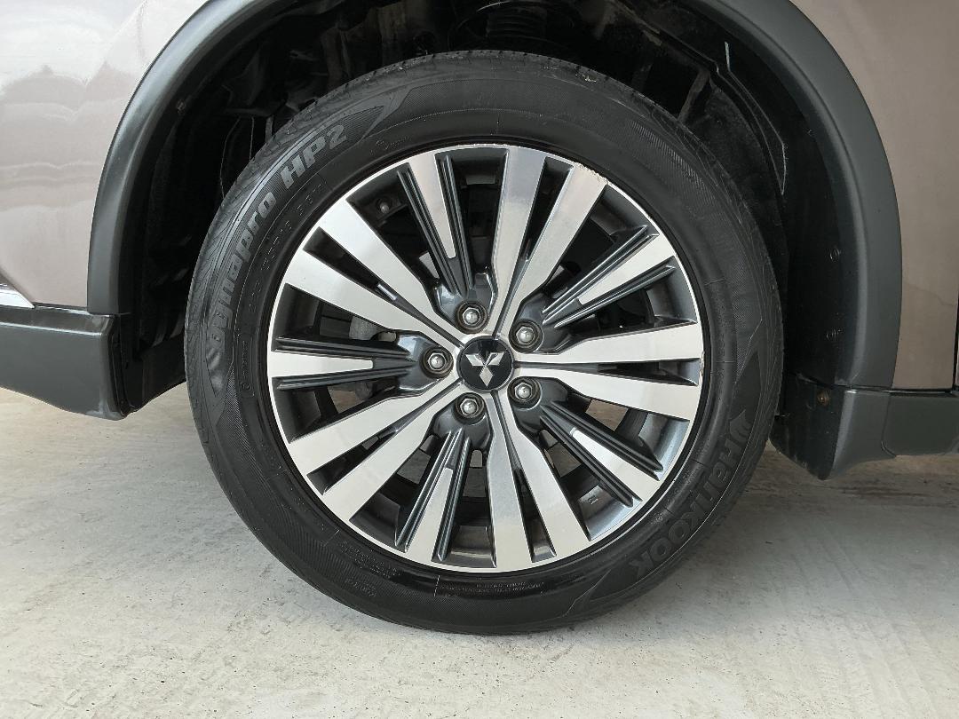 Photo '10' of Mitsubishi Outlander Photo '10' of Mitsubishi Outlander