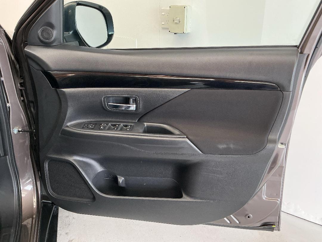 Photo '15' of Mitsubishi Outlander Photo '15' of Mitsubishi Outlander