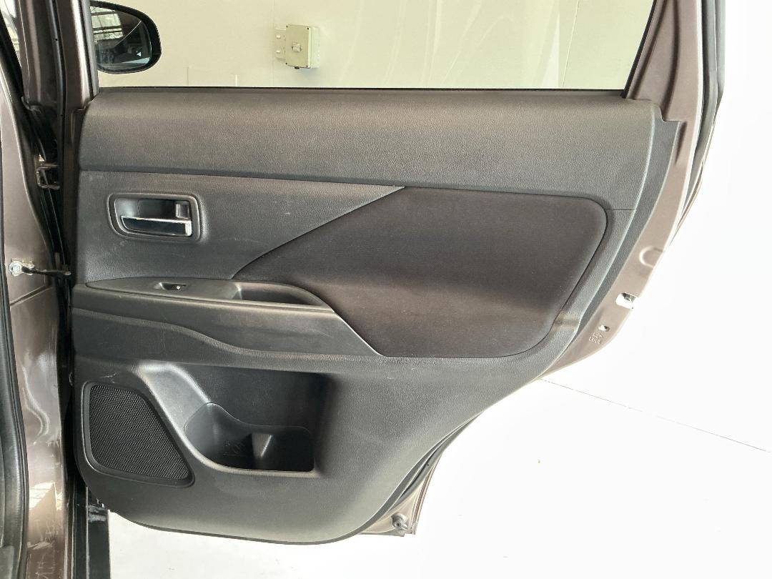 Photo '19' of Mitsubishi Outlander Photo '19' of Mitsubishi Outlander