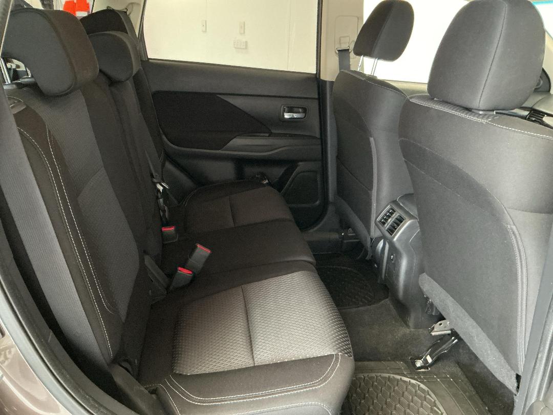 Photo '20' of Mitsubishi Outlander Photo '20' of Mitsubishi Outlander