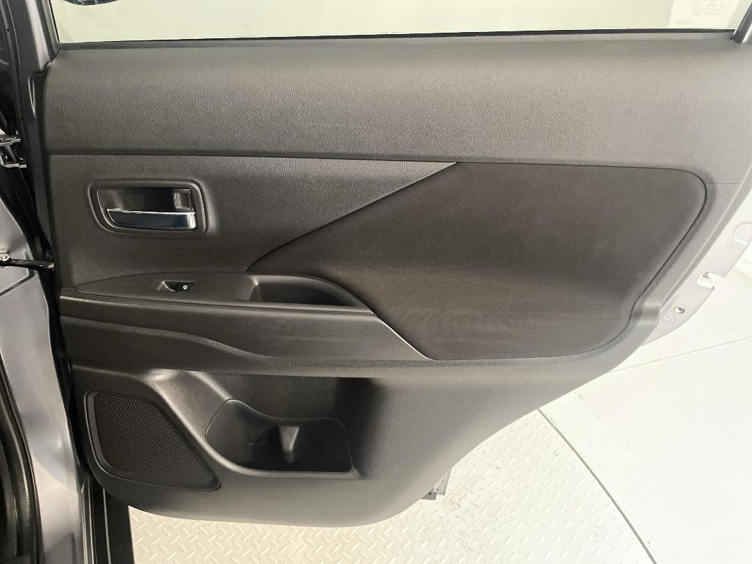 Photo '19' of Mitsubishi Outlander Photo '19' of Mitsubishi Outlander