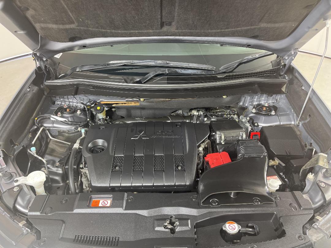 Photo '13' of Mitsubishi Outlander Photo '13' of Mitsubishi Outlander