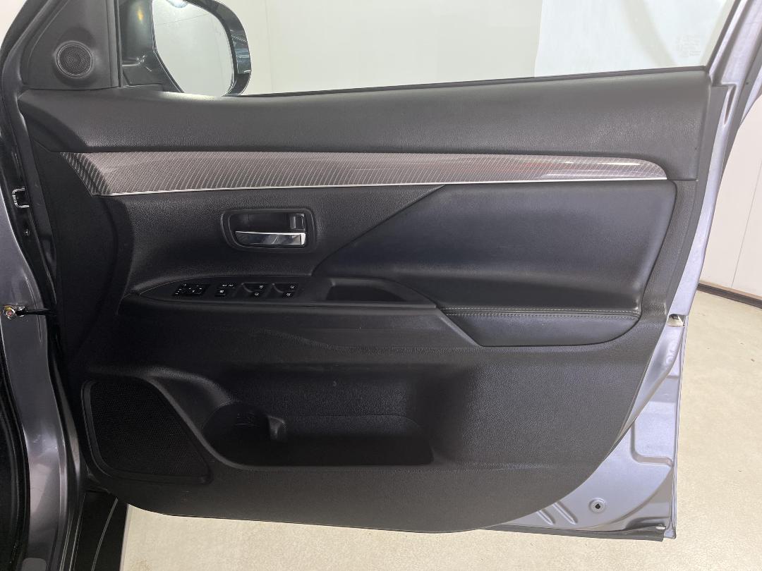 Photo '15' of Mitsubishi Outlander Photo '15' of Mitsubishi Outlander