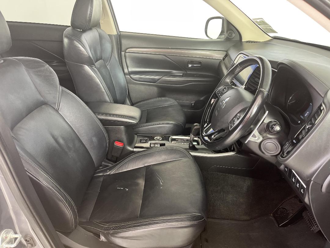 Photo '16' of Mitsubishi Outlander Photo '16' of Mitsubishi Outlander