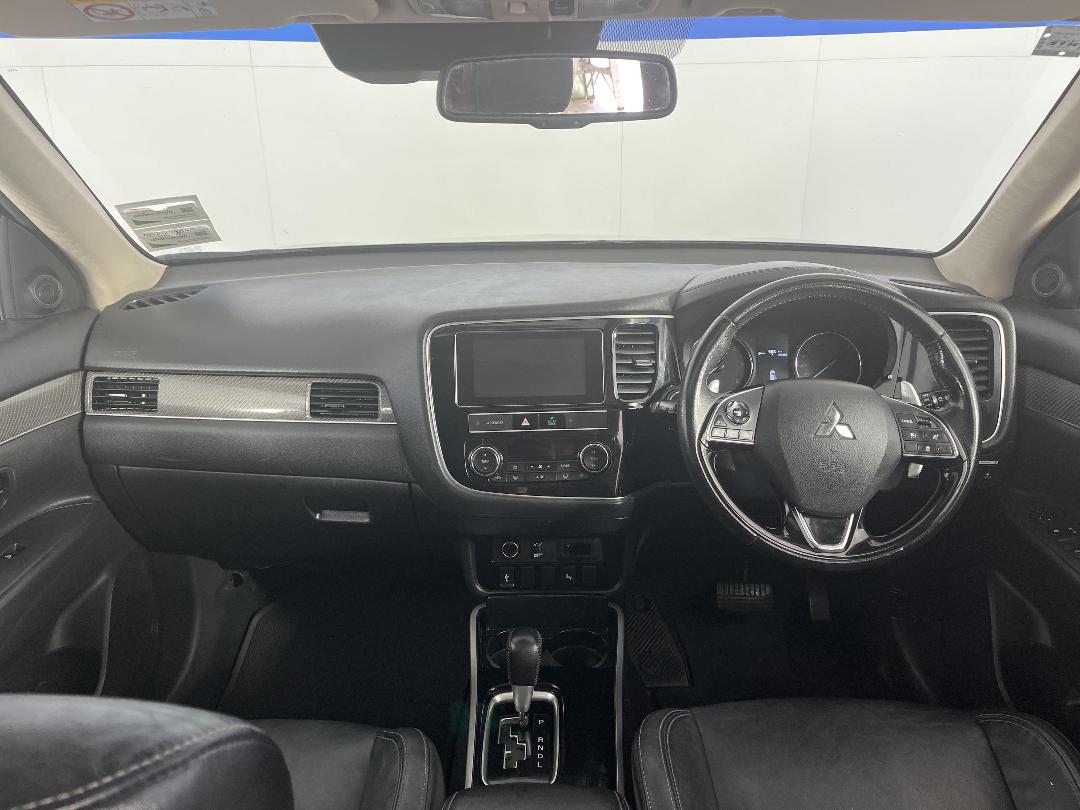 Photo '17' of Mitsubishi Outlander Photo '17' of Mitsubishi Outlander