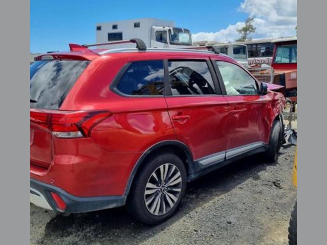 Photo '11' of Mitsubishi Outlander LS