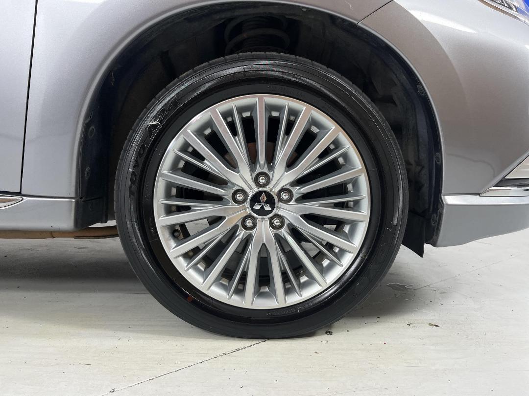 Photo '9' of Mitsubishi Outlander