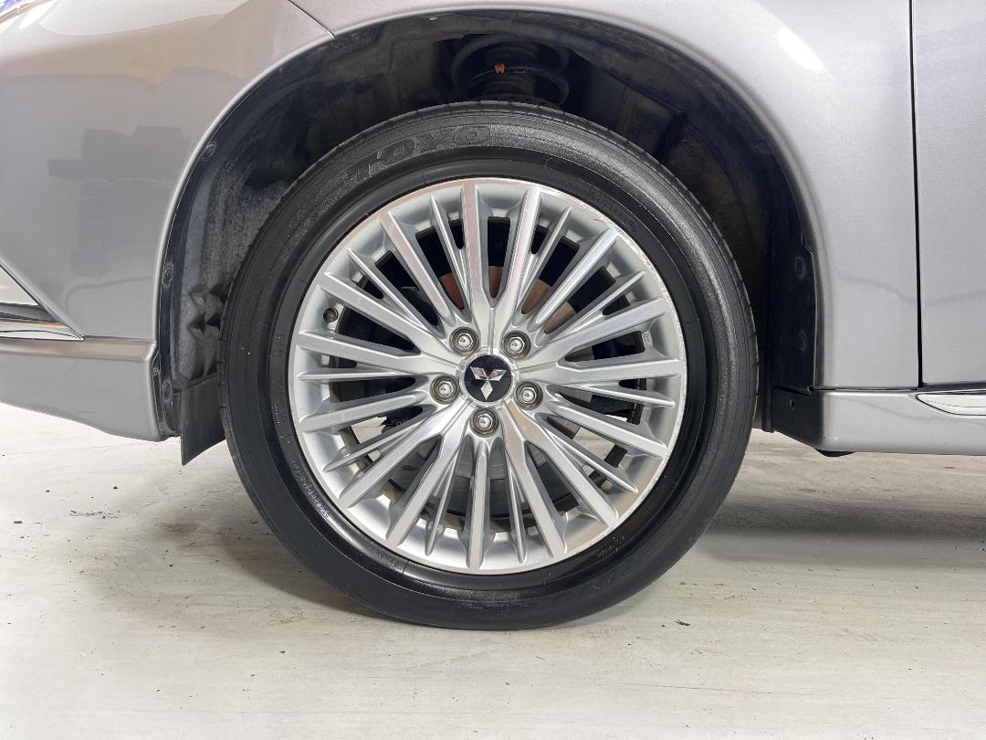 Photo '10' of Mitsubishi Outlander