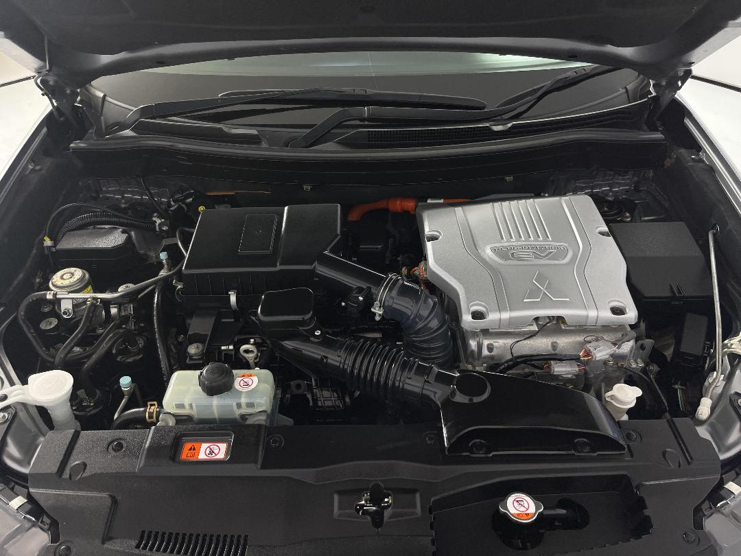 Photo '13' of Mitsubishi Outlander