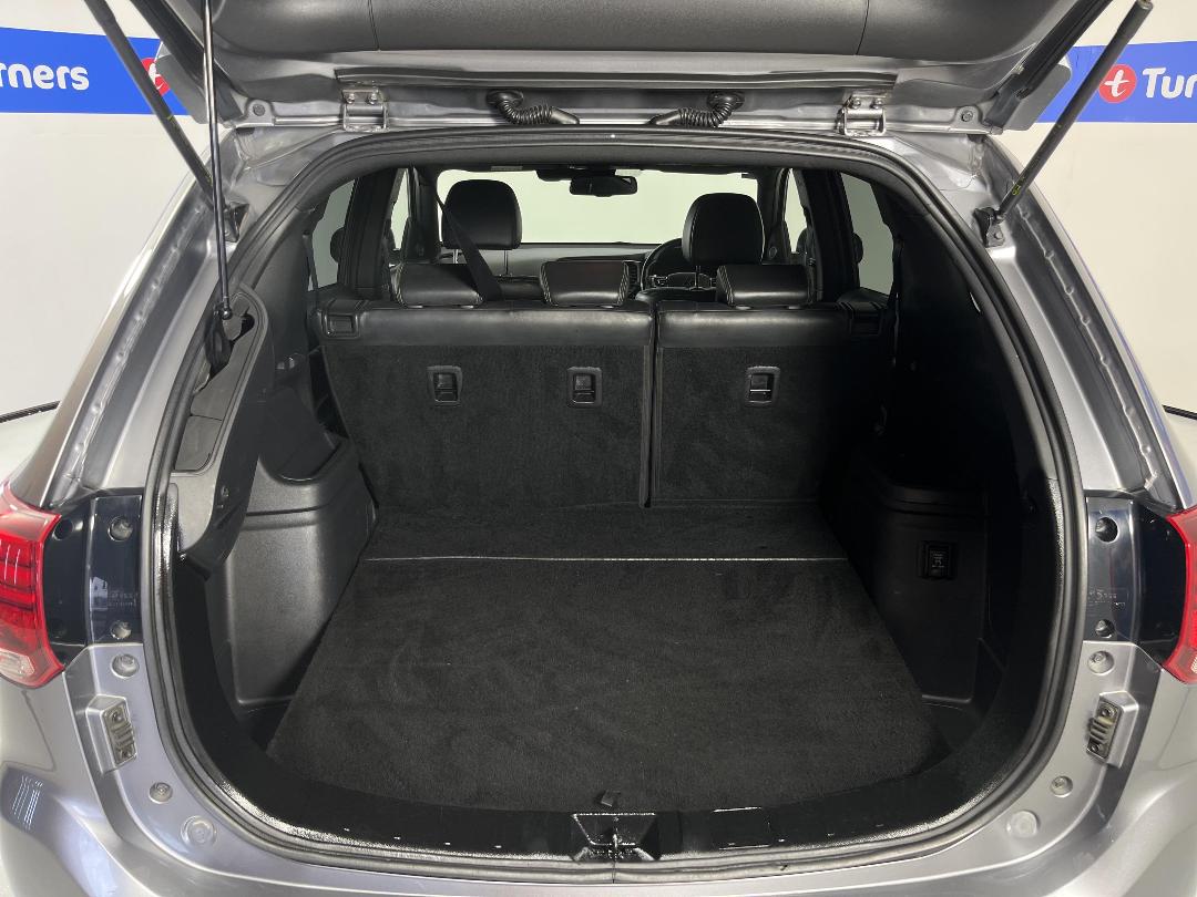 Photo '14' of Mitsubishi Outlander