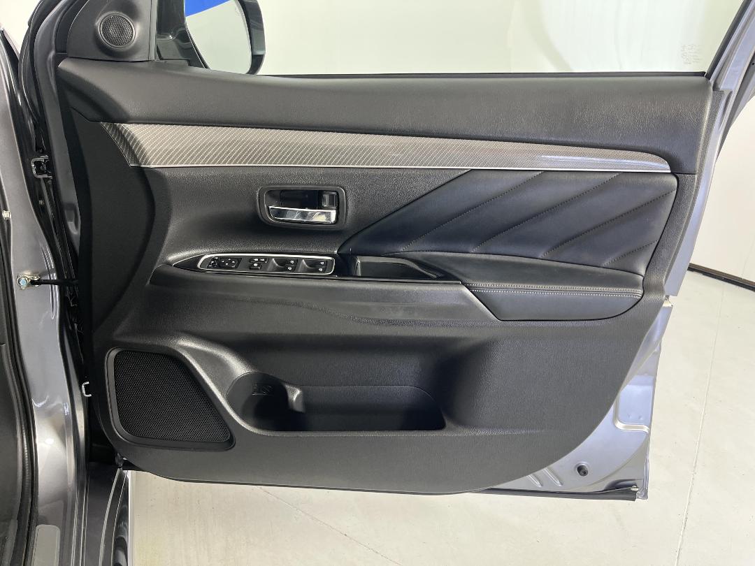 Photo '15' of Mitsubishi Outlander