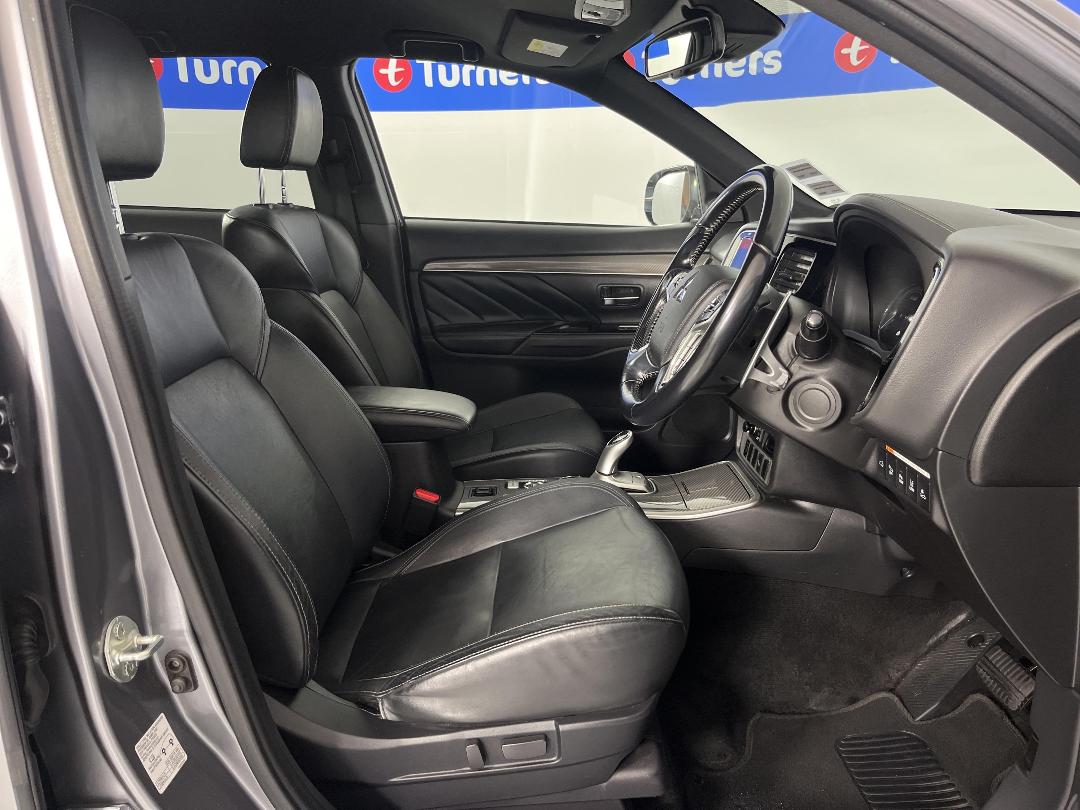 Photo '16' of Mitsubishi Outlander