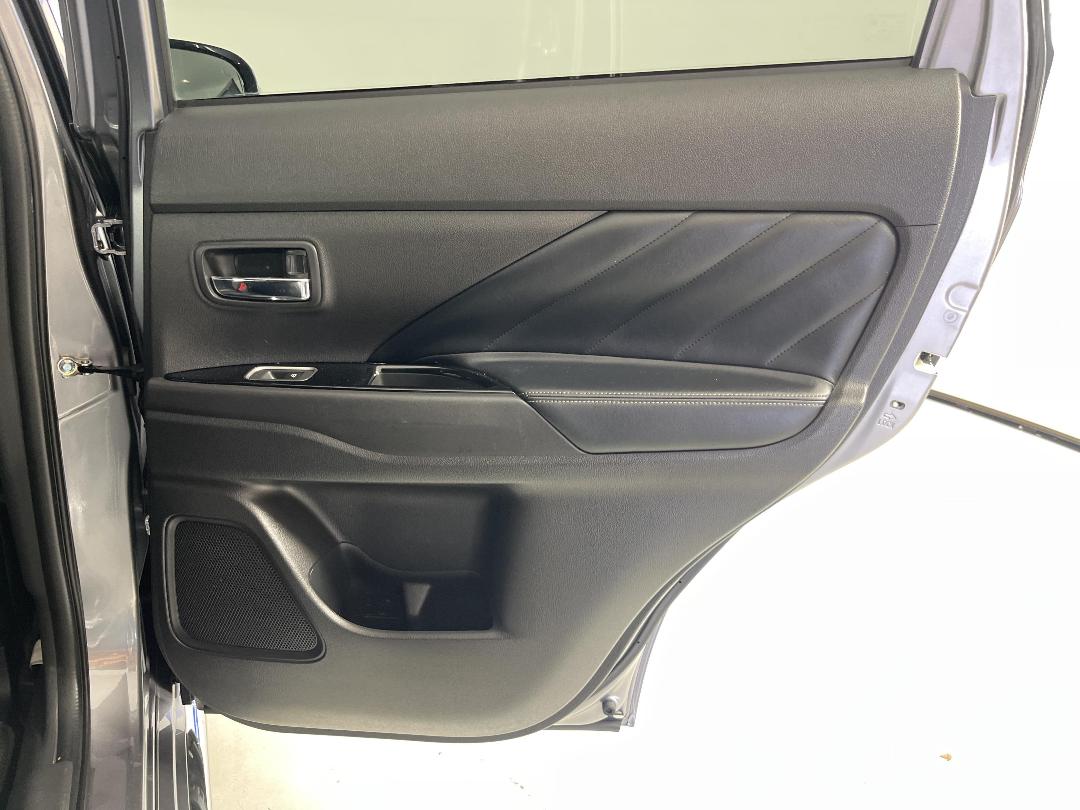 Photo '19' of Mitsubishi Outlander