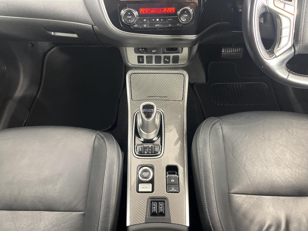 Photo '18' of Mitsubishi Outlander