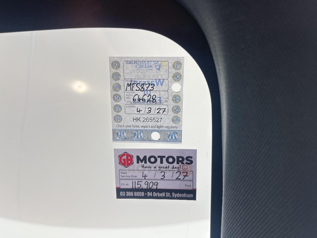 Photo '32' of Mitsubishi Outlander