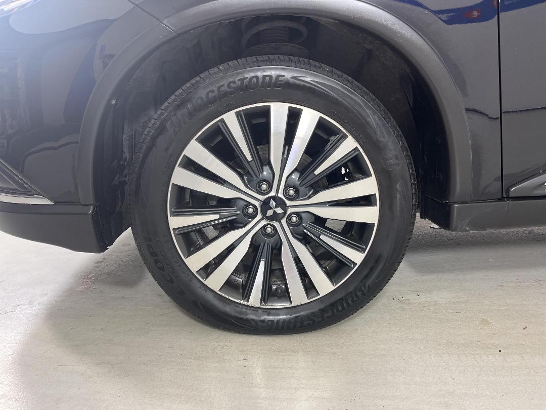 Photo '10' of Mitsubishi Outlander