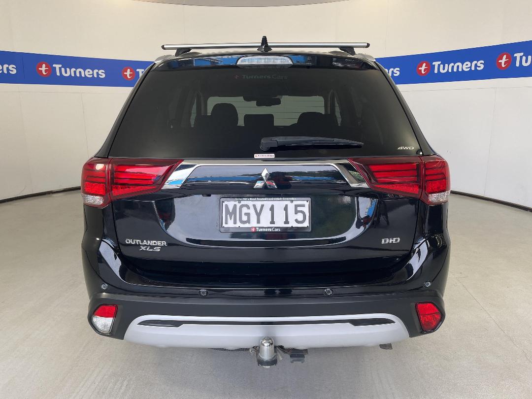 Photo '6' of Mitsubishi Outlander