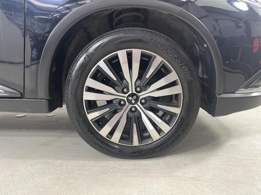 Photo '9' of Mitsubishi Outlander