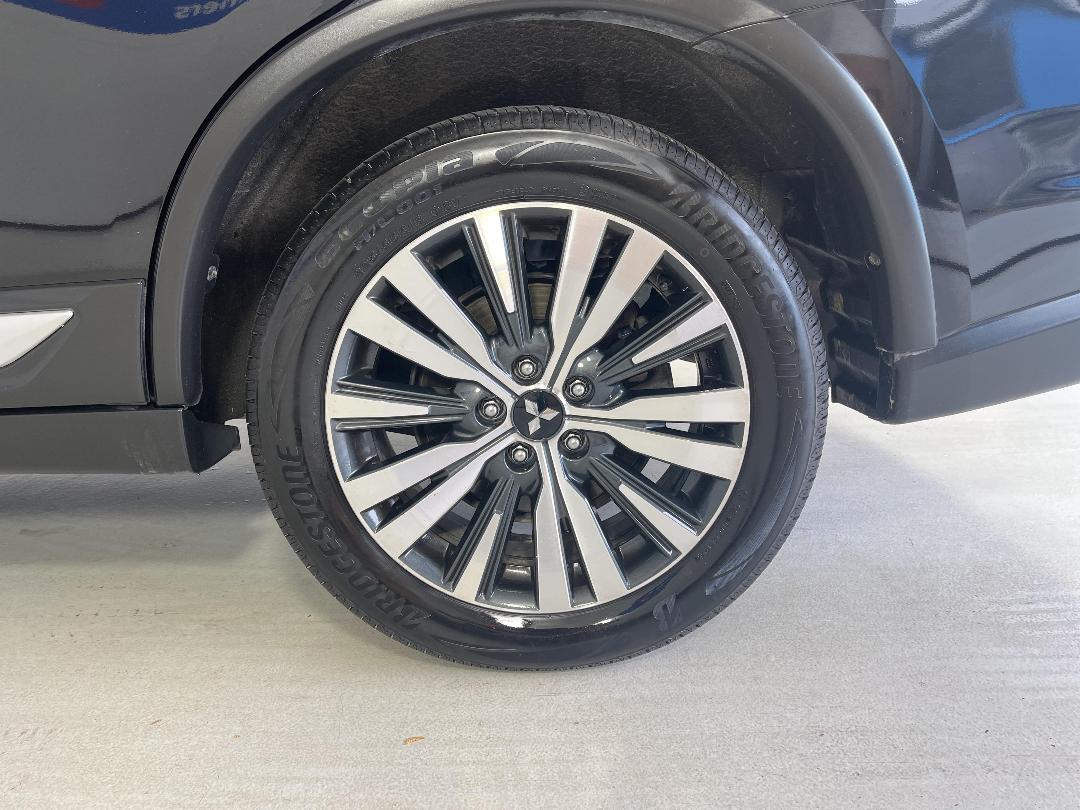 Photo '11' of Mitsubishi Outlander