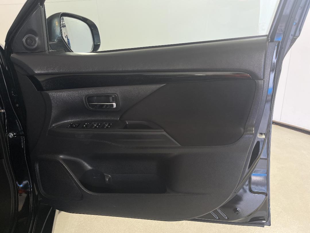 Photo '15' of Mitsubishi Outlander