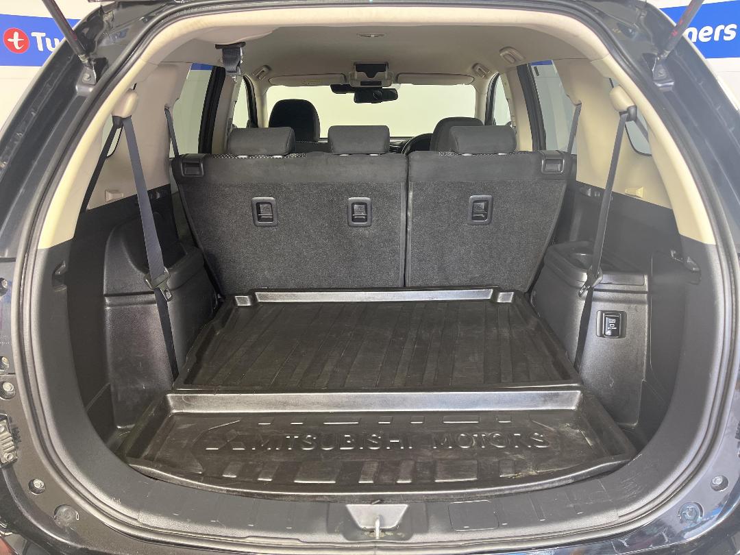 Photo '14' of Mitsubishi Outlander