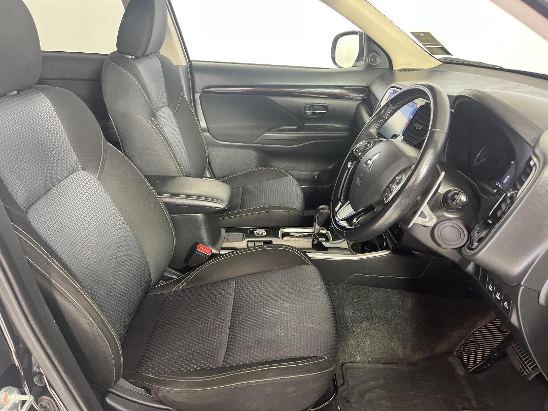 Photo '16' of Mitsubishi Outlander