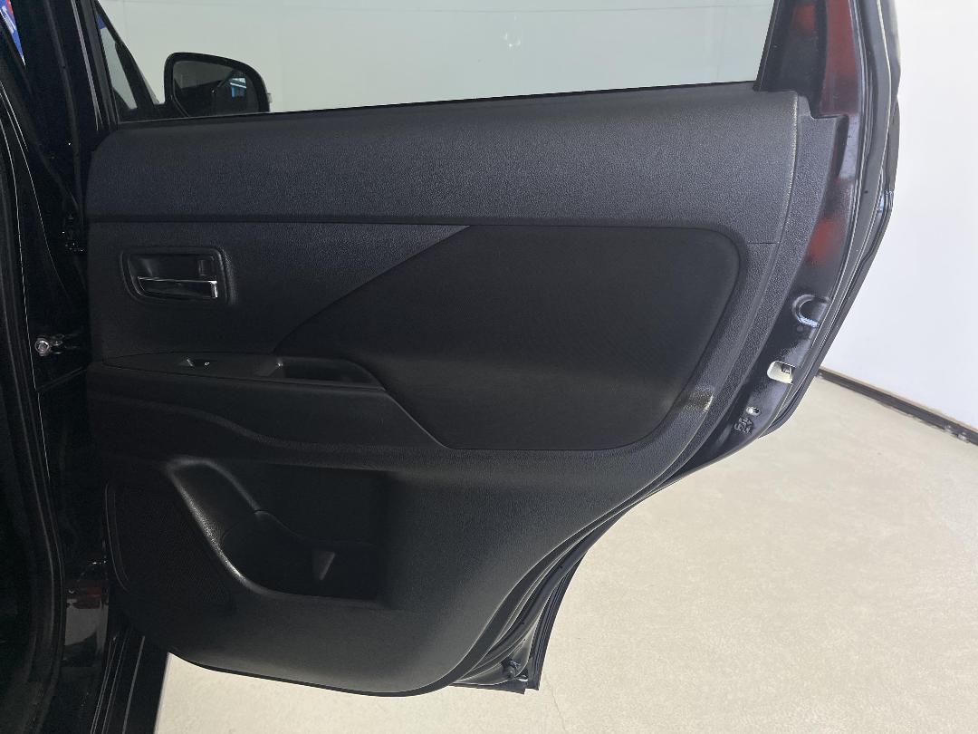 Photo '19' of Mitsubishi Outlander