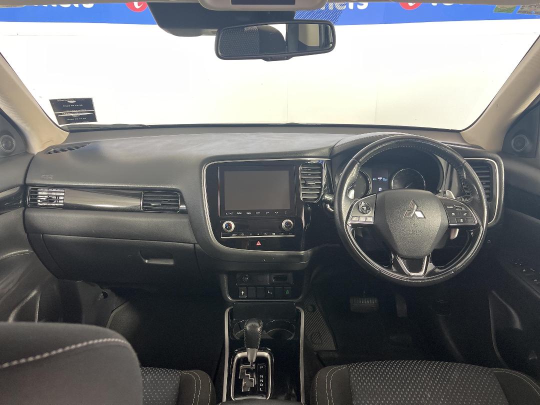 Photo '17' of Mitsubishi Outlander