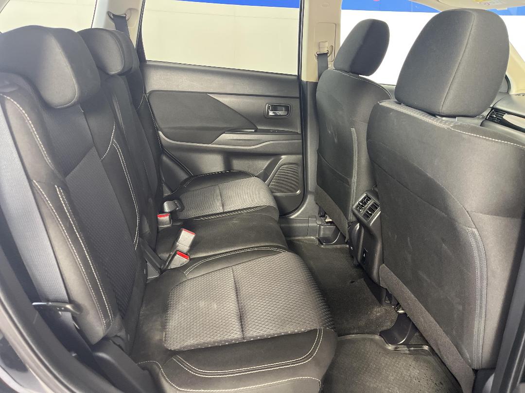 Photo '20' of Mitsubishi Outlander