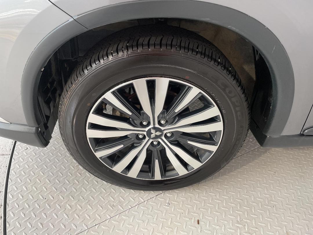 Photo '10' of Mitsubishi Outlander