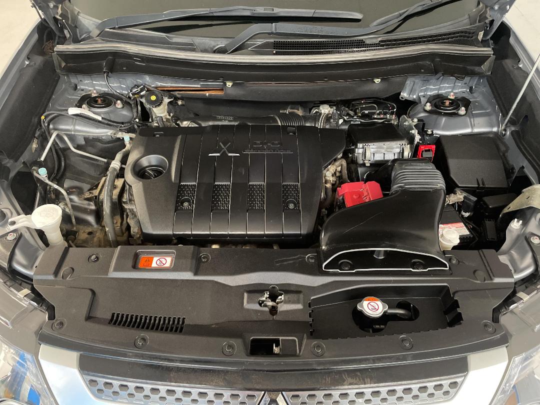 Photo '13' of Mitsubishi Outlander