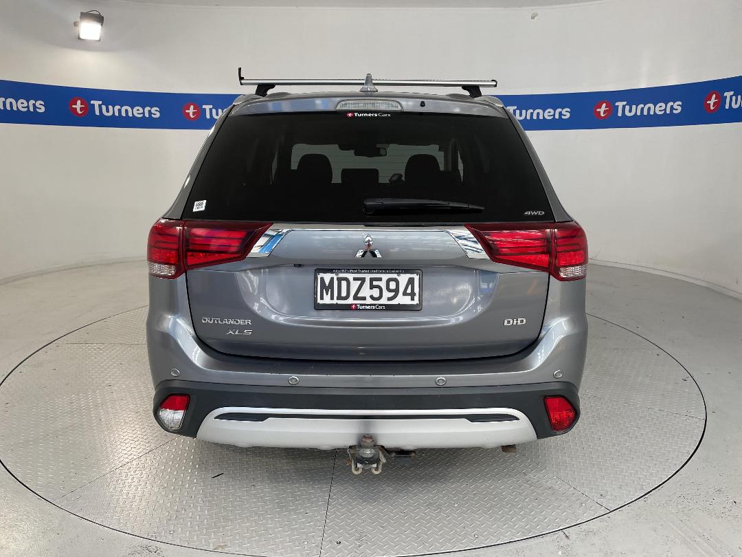 Photo '6' of Mitsubishi Outlander