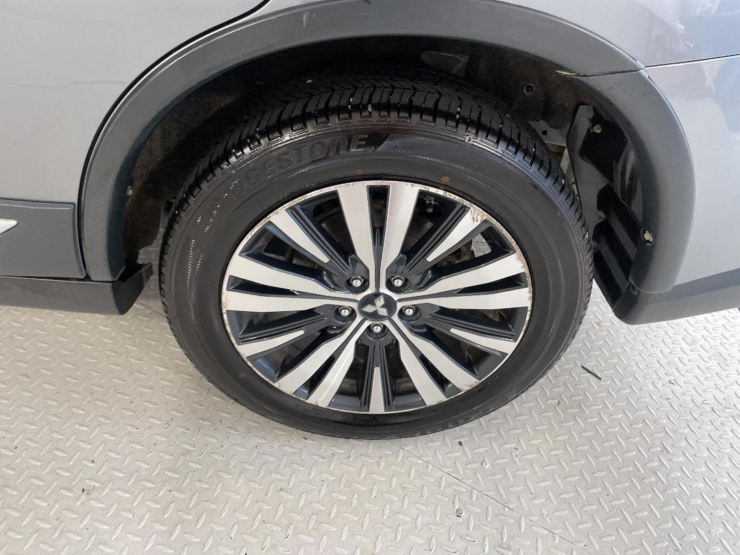 Photo '11' of Mitsubishi Outlander