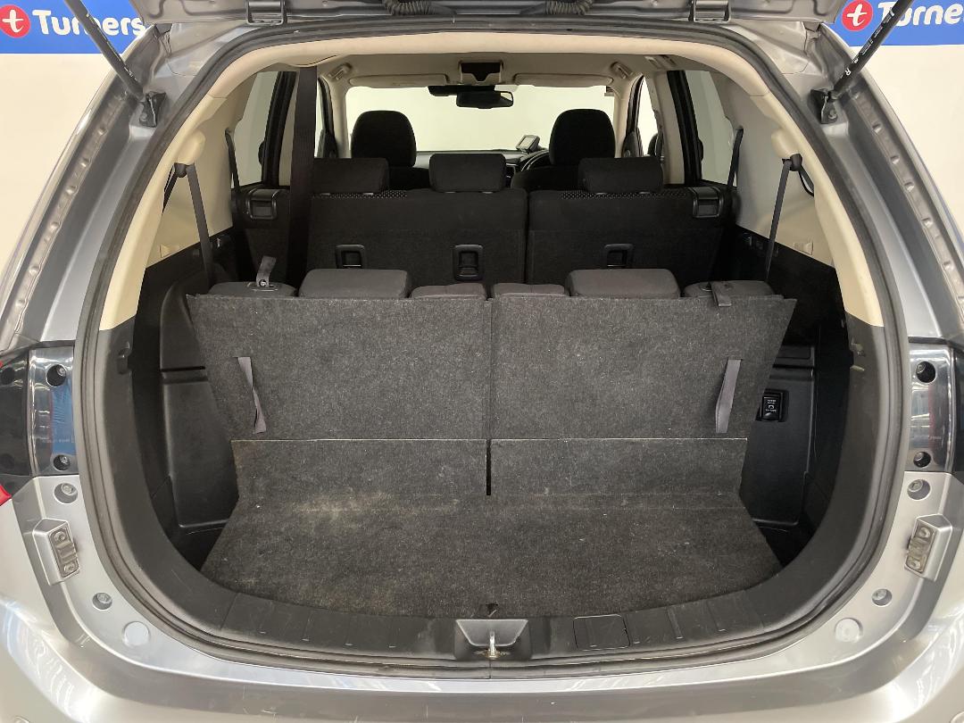 Photo '14' of Mitsubishi Outlander