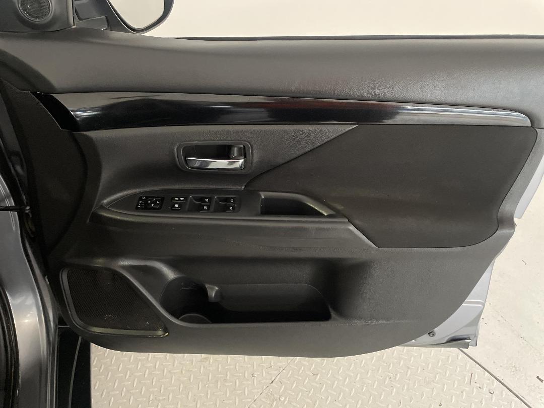 Photo '15' of Mitsubishi Outlander