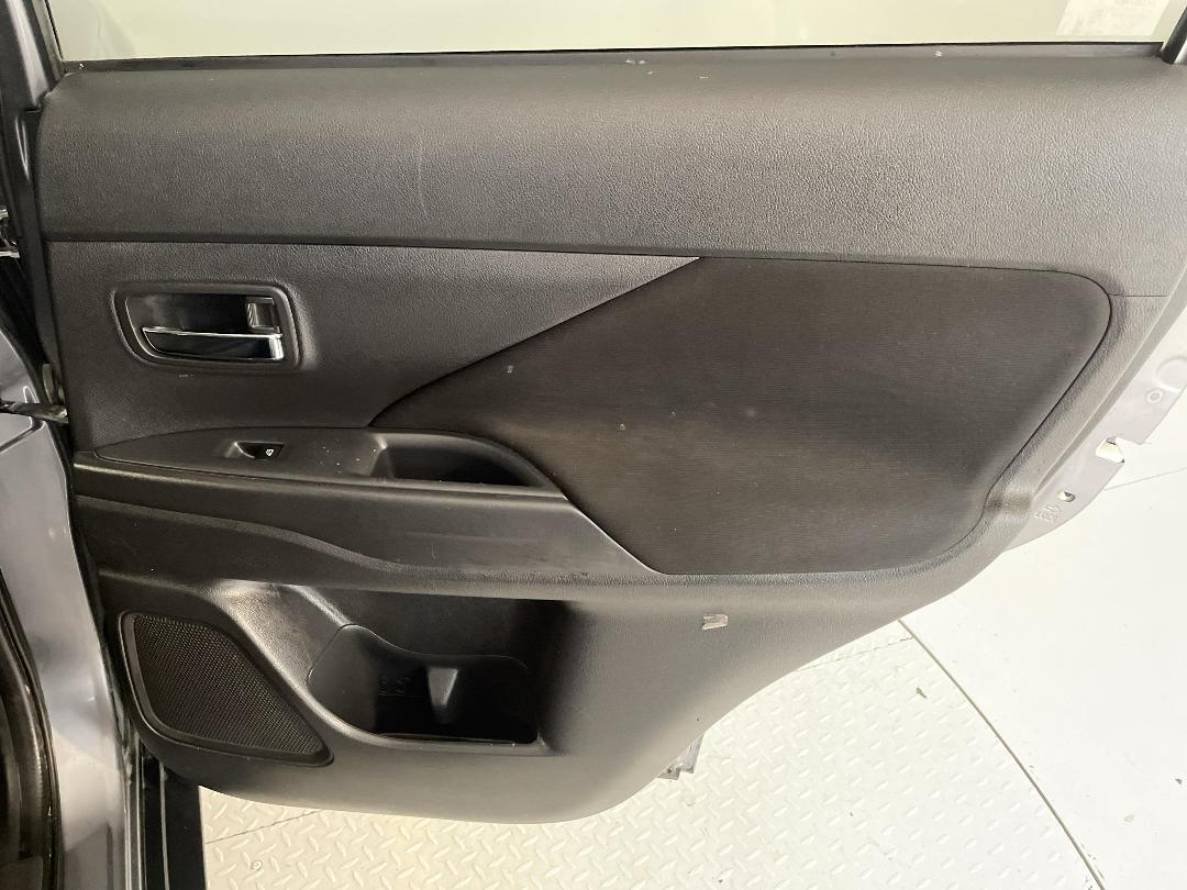 Photo '19' of Mitsubishi Outlander