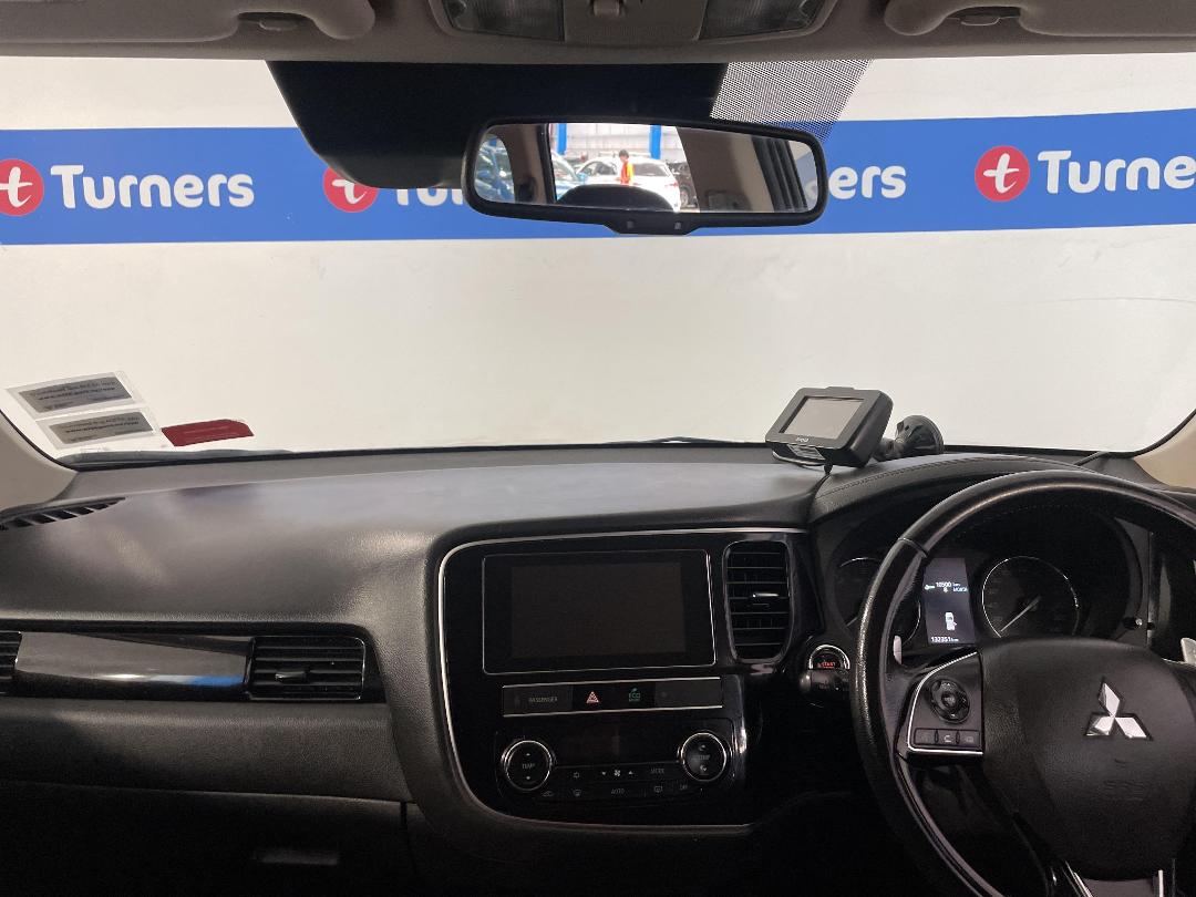 Photo '17' of Mitsubishi Outlander