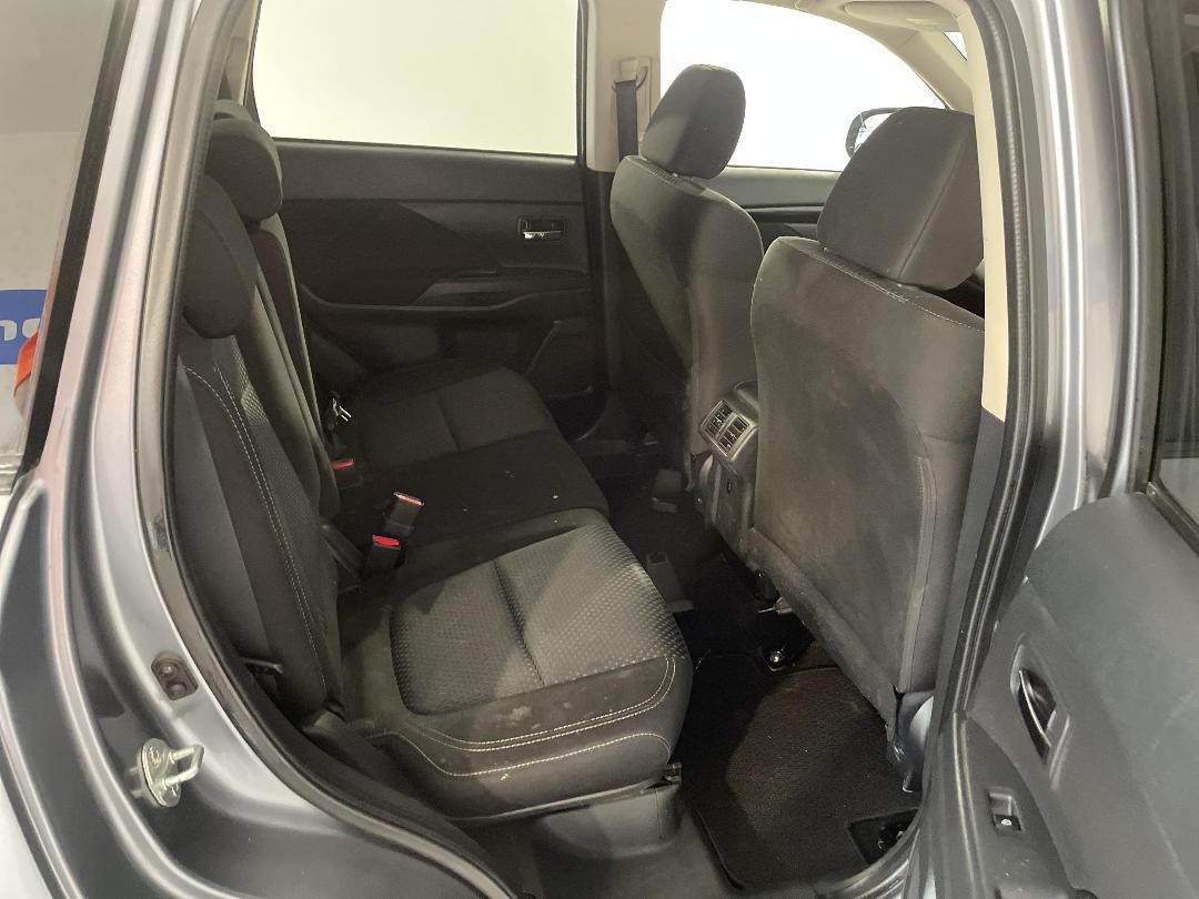 Photo '20' of Mitsubishi Outlander