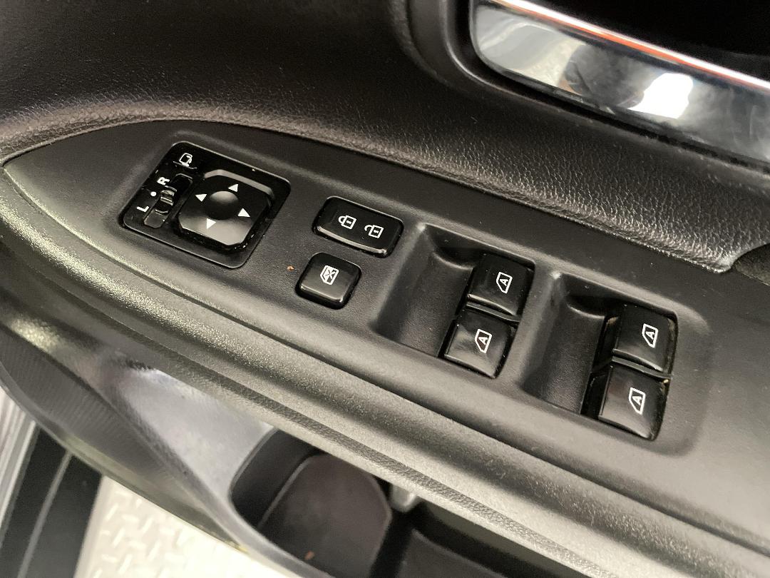 Photo '24' of Mitsubishi Outlander