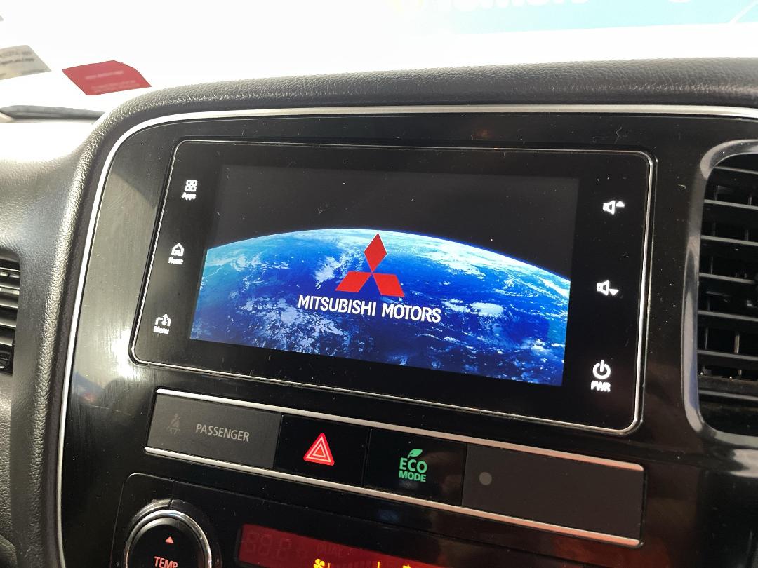 Photo '29' of Mitsubishi Outlander