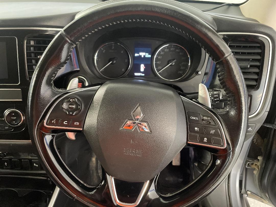 Photo '28' of Mitsubishi Outlander