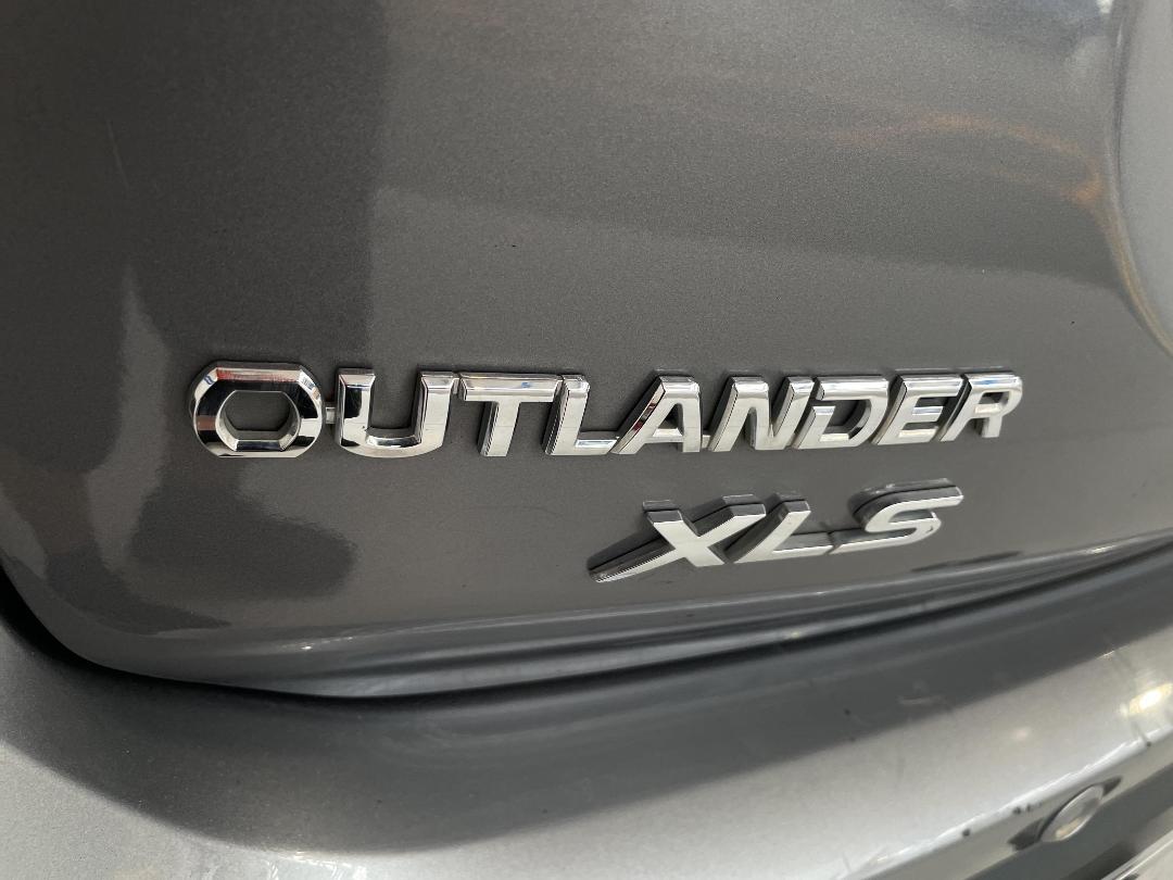Photo '36' of Mitsubishi Outlander