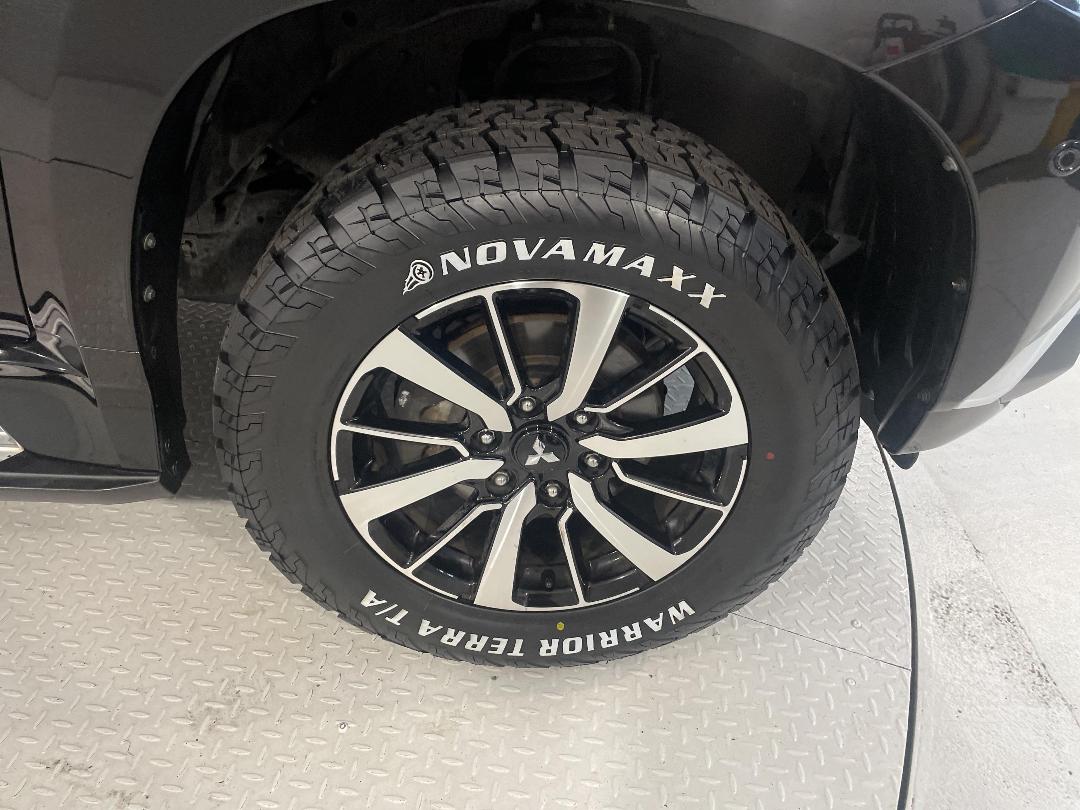 Photo '9' of Mitsubishi Pajero Sport Photo '9' of Mitsubishi Pajero Sport