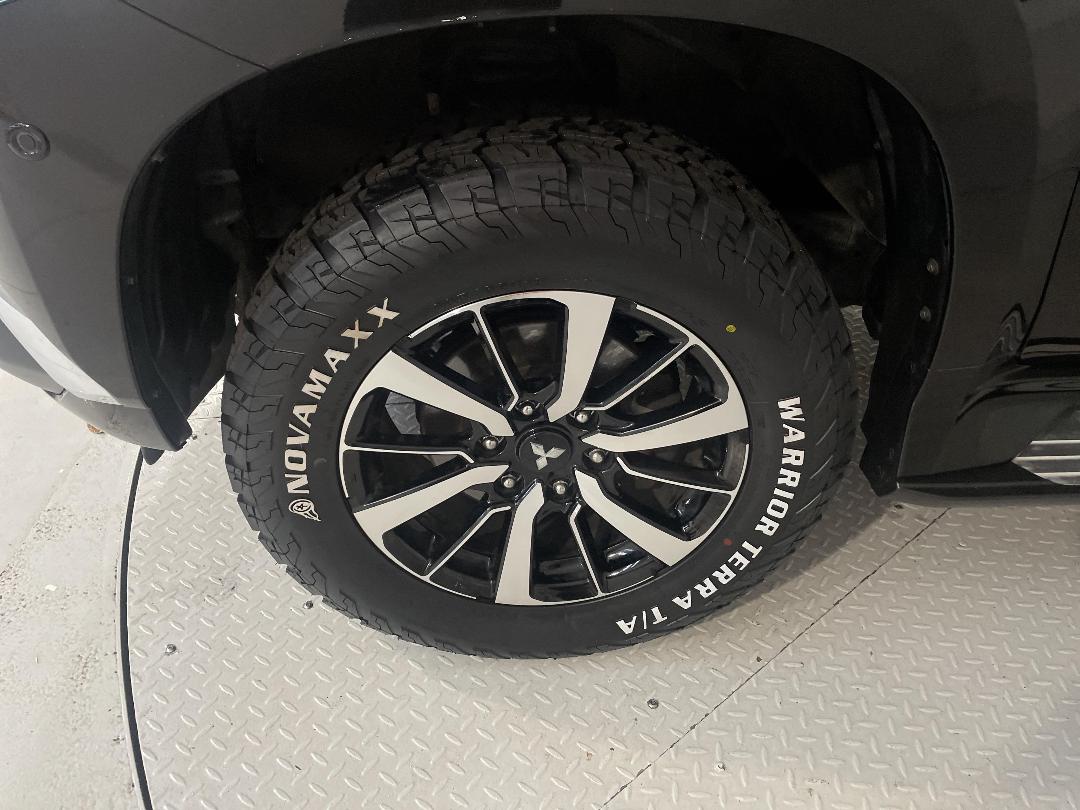 Photo '10' of Mitsubishi Pajero Sport Photo '10' of Mitsubishi Pajero Sport