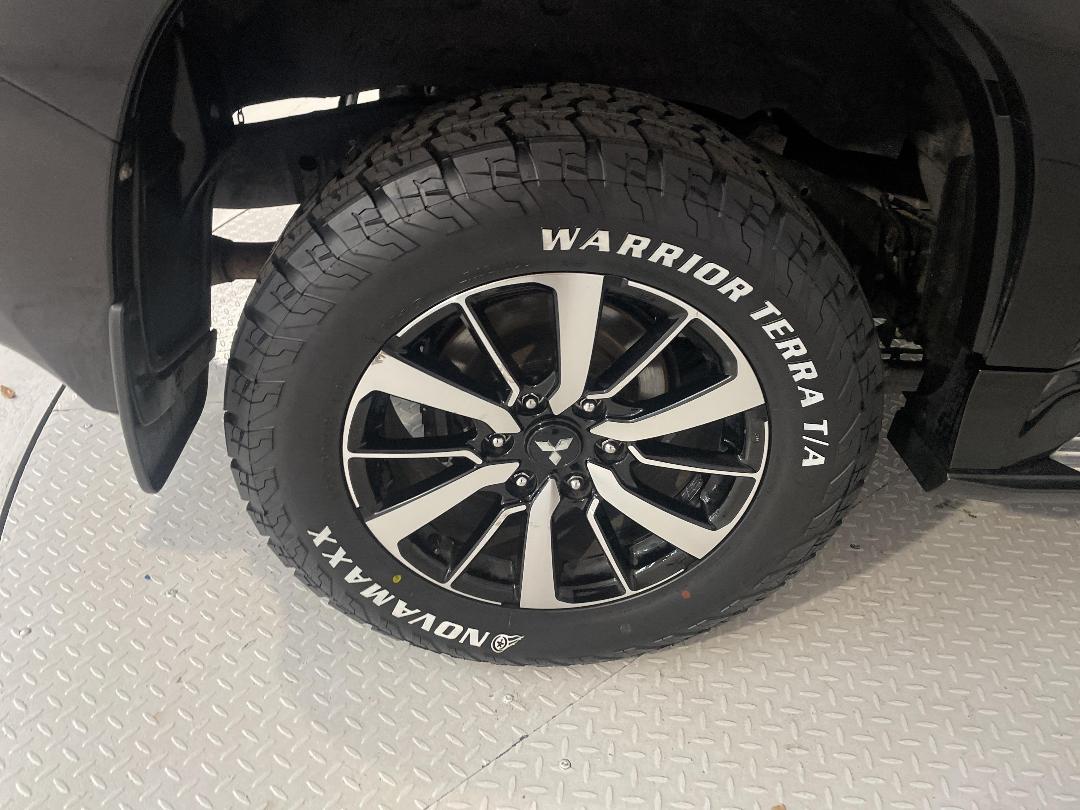 Photo '12' of Mitsubishi Pajero Sport Photo '12' of Mitsubishi Pajero Sport