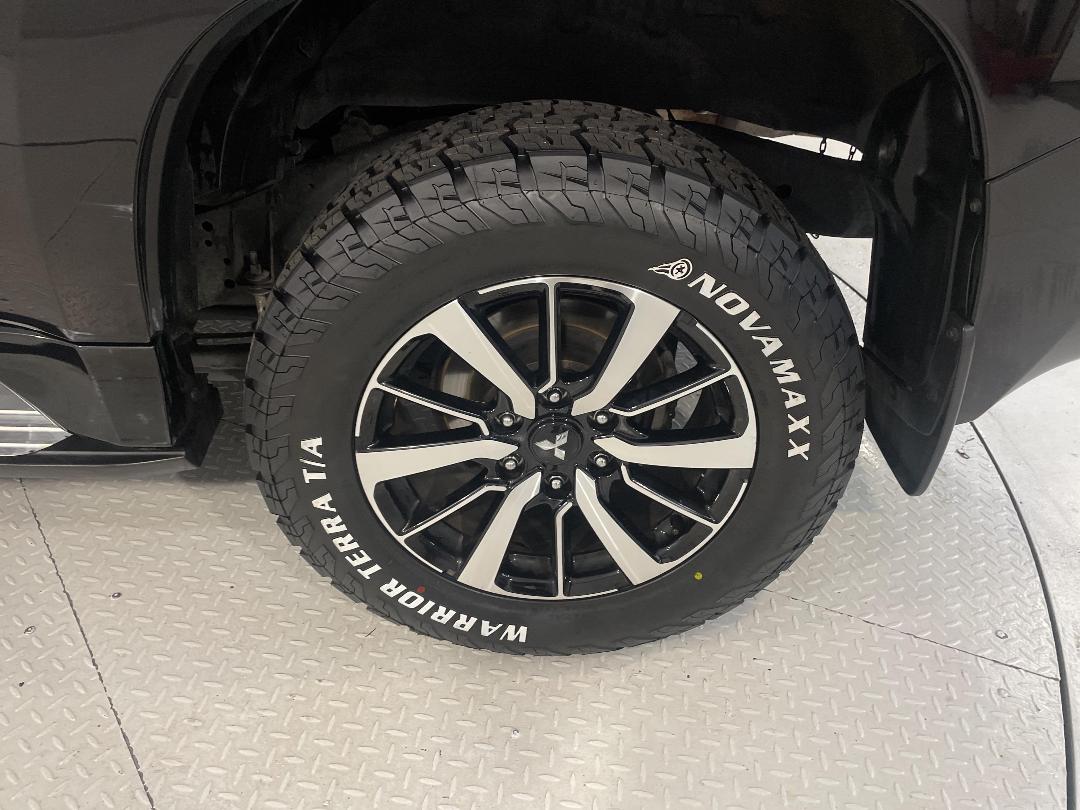 Photo '11' of Mitsubishi Pajero Sport Photo '11' of Mitsubishi Pajero Sport