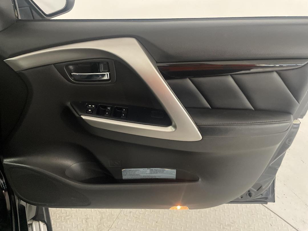 Photo '15' of Mitsubishi Pajero Sport Photo '15' of Mitsubishi Pajero Sport