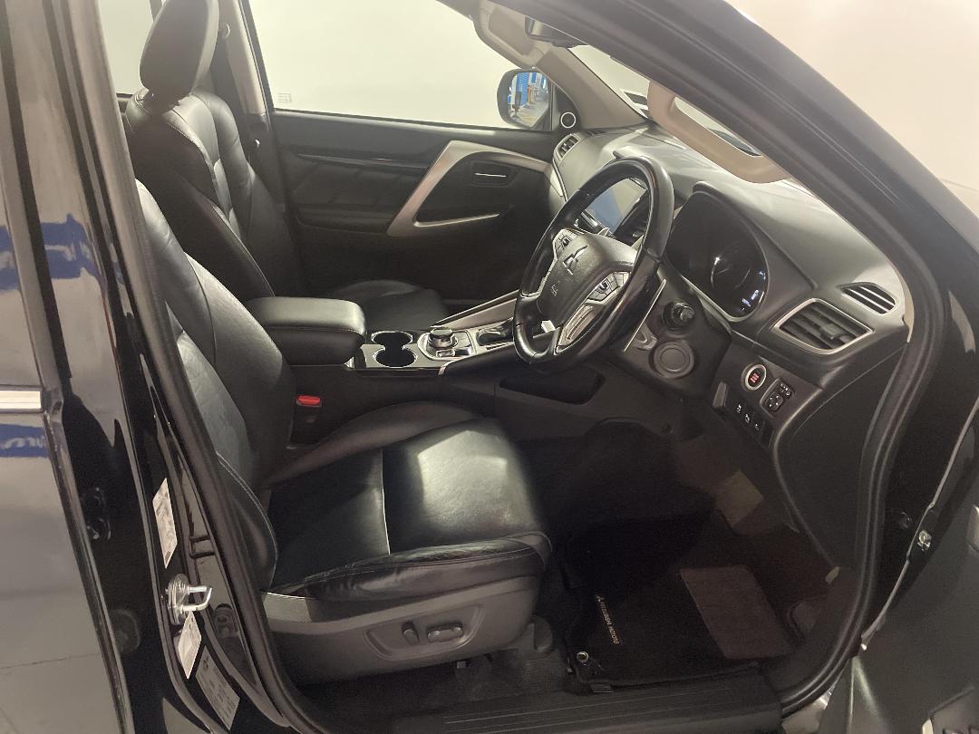 Photo '16' of Mitsubishi Pajero Sport Photo '16' of Mitsubishi Pajero Sport