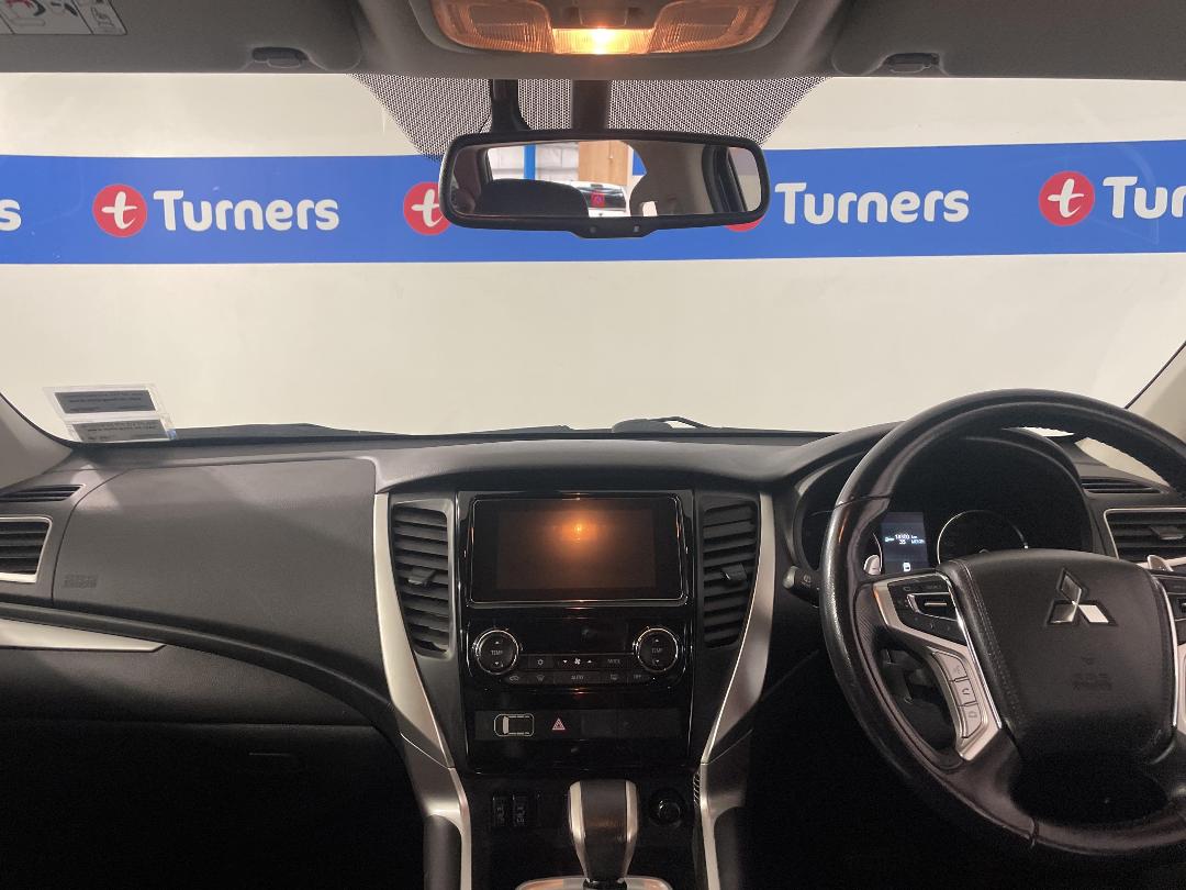 Photo '17' of Mitsubishi Pajero Sport Photo '17' of Mitsubishi Pajero Sport