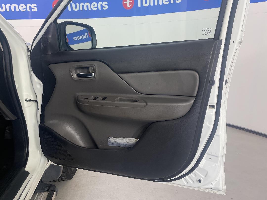 Photo '15' of Mitsubishi Triton